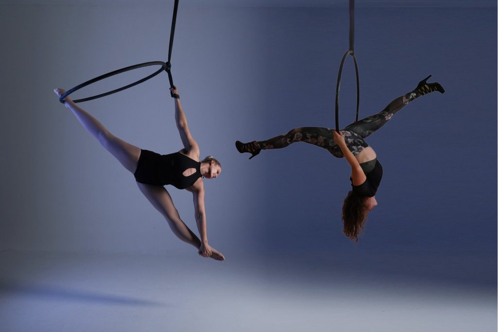 Pole und Acrobatik